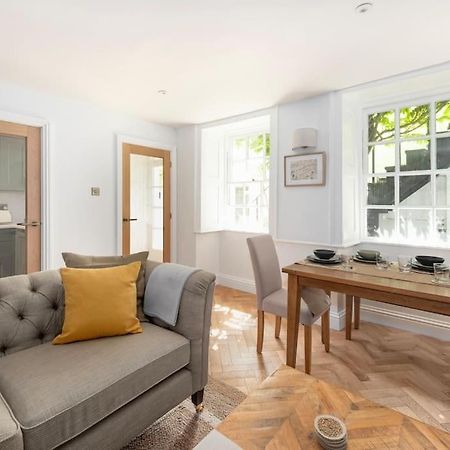 Spacious Apartment - 5 Minutes Walk To Bath Abbey ภายนอก รูปภาพ