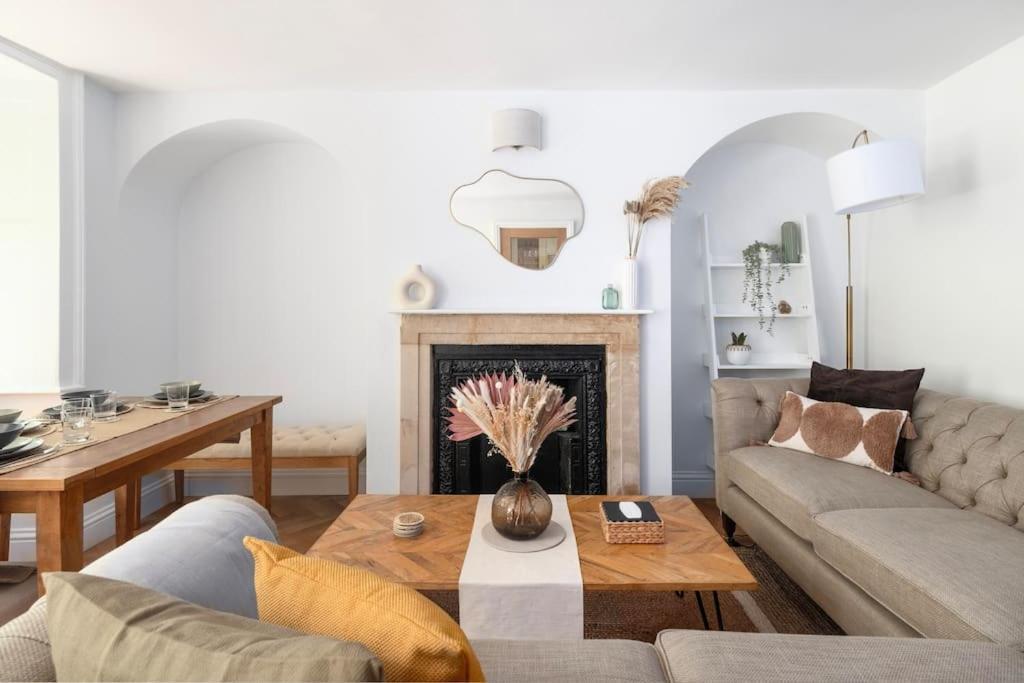 Spacious Apartment - 5 Minutes Walk To Bath Abbey ภายนอก รูปภาพ