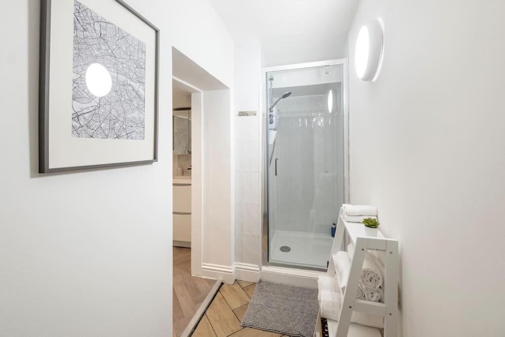 Spacious Apartment - 5 Minutes Walk To Bath Abbey ภายนอก รูปภาพ