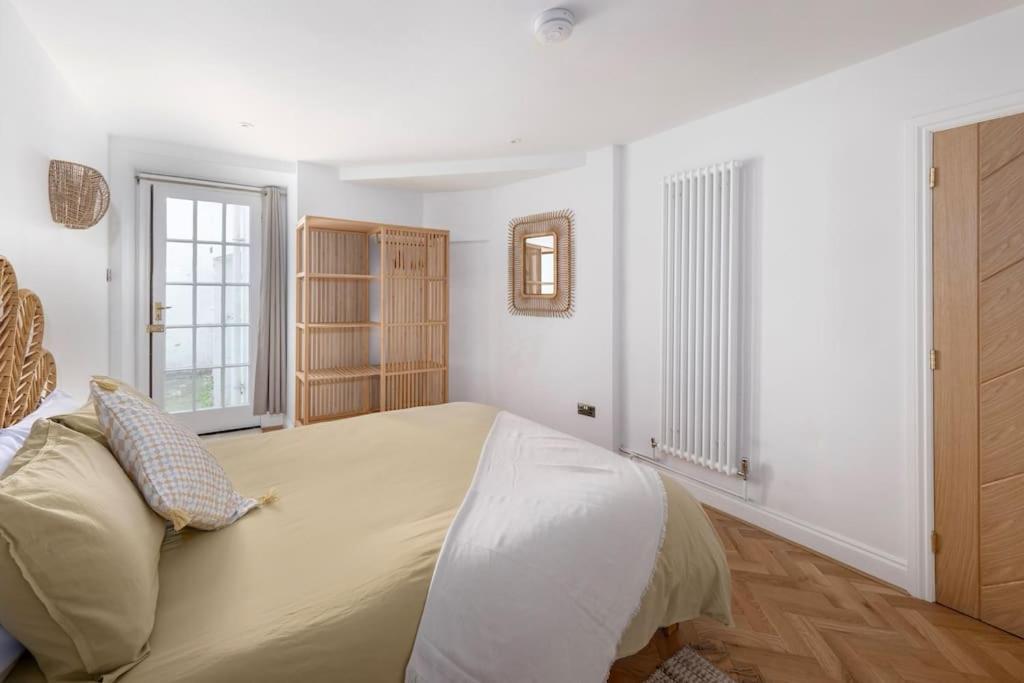 Spacious Apartment - 5 Minutes Walk To Bath Abbey ภายนอก รูปภาพ