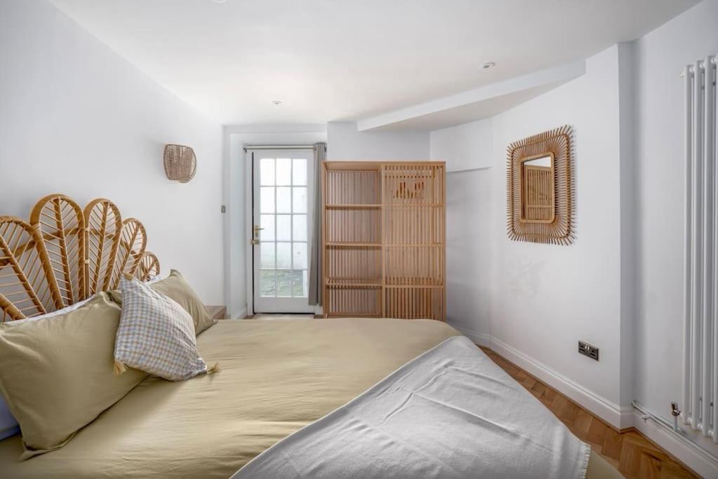 Spacious Apartment - 5 Minutes Walk To Bath Abbey ภายนอก รูปภาพ