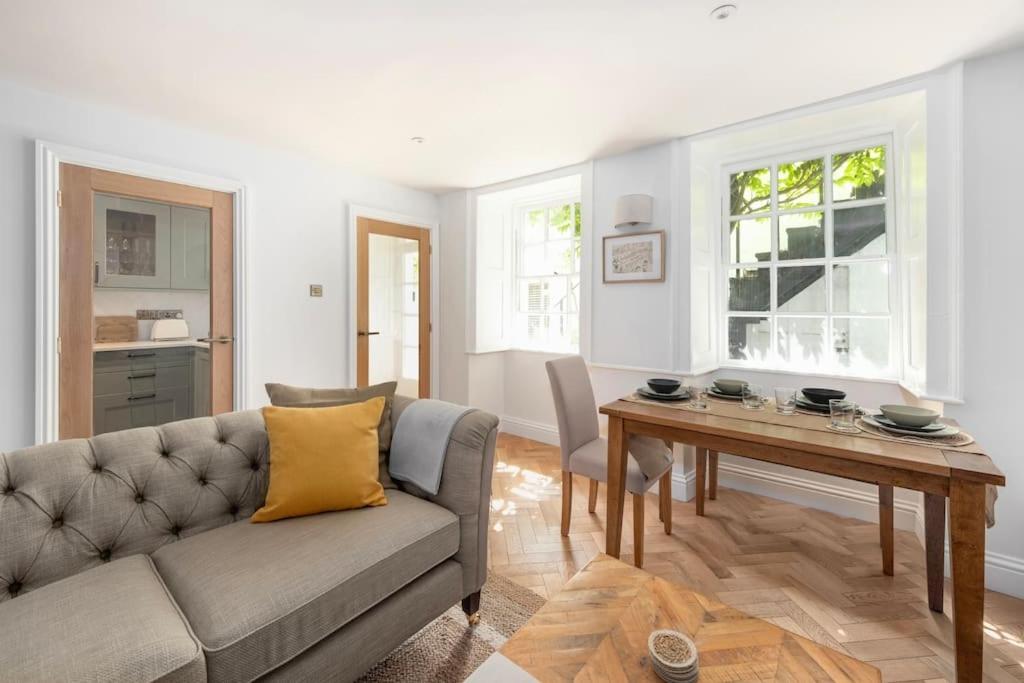 Spacious Apartment - 5 Minutes Walk To Bath Abbey ภายนอก รูปภาพ