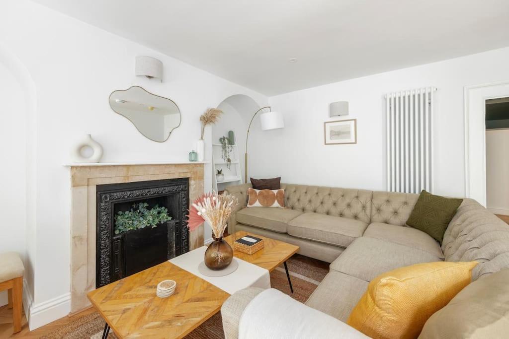 Spacious Apartment - 5 Minutes Walk To Bath Abbey ภายนอก รูปภาพ