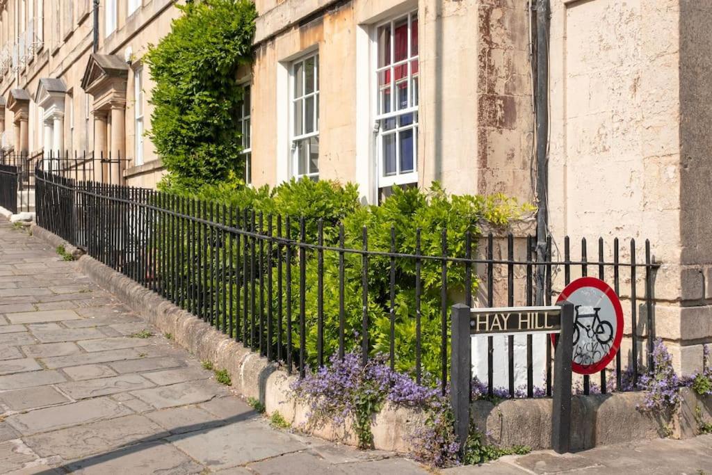 Spacious Apartment - 5 Minutes Walk To Bath Abbey ภายนอก รูปภาพ