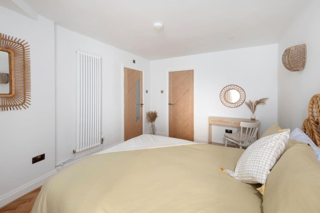 Spacious Apartment - 5 Minutes Walk To Bath Abbey ภายนอก รูปภาพ
