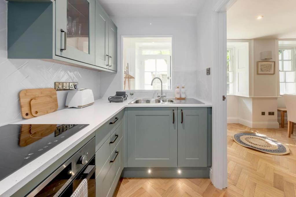 Spacious Apartment - 5 Minutes Walk To Bath Abbey ภายนอก รูปภาพ