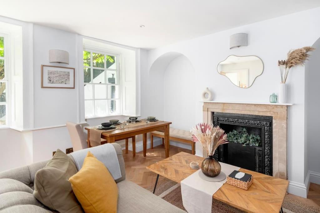 Spacious Apartment - 5 Minutes Walk To Bath Abbey ภายนอก รูปภาพ